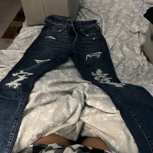 Selling this cute American Eagle jeans worn only once too small for me